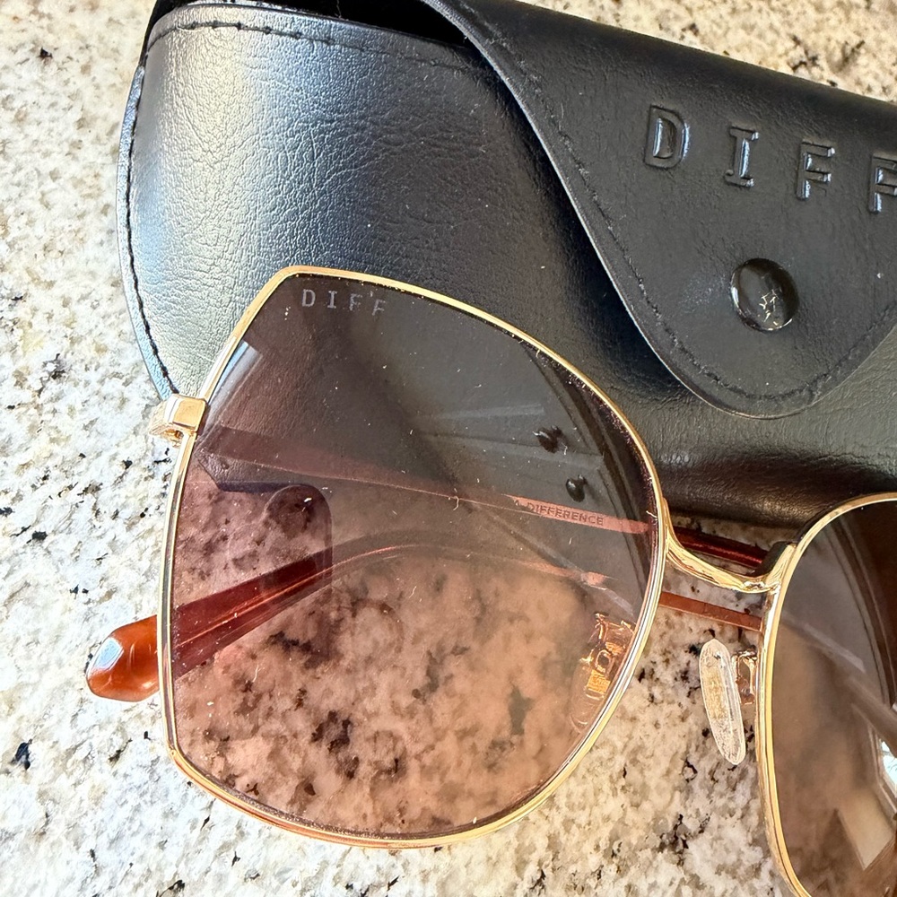 Diff Donna Sunglasses - image 2